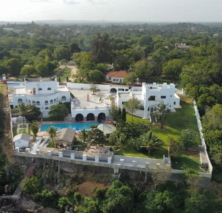 Discover coastal bliss at La Benderas , Perfectly situated with luxurious accommodations, a seaside restaurant, sparkling pool, conference amenities, and family-friendly activities.